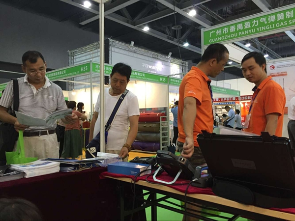 亞泰光電攜百萬像素工業(yè)內窺鏡亮機2016第十四屆汽車養(yǎng)護展